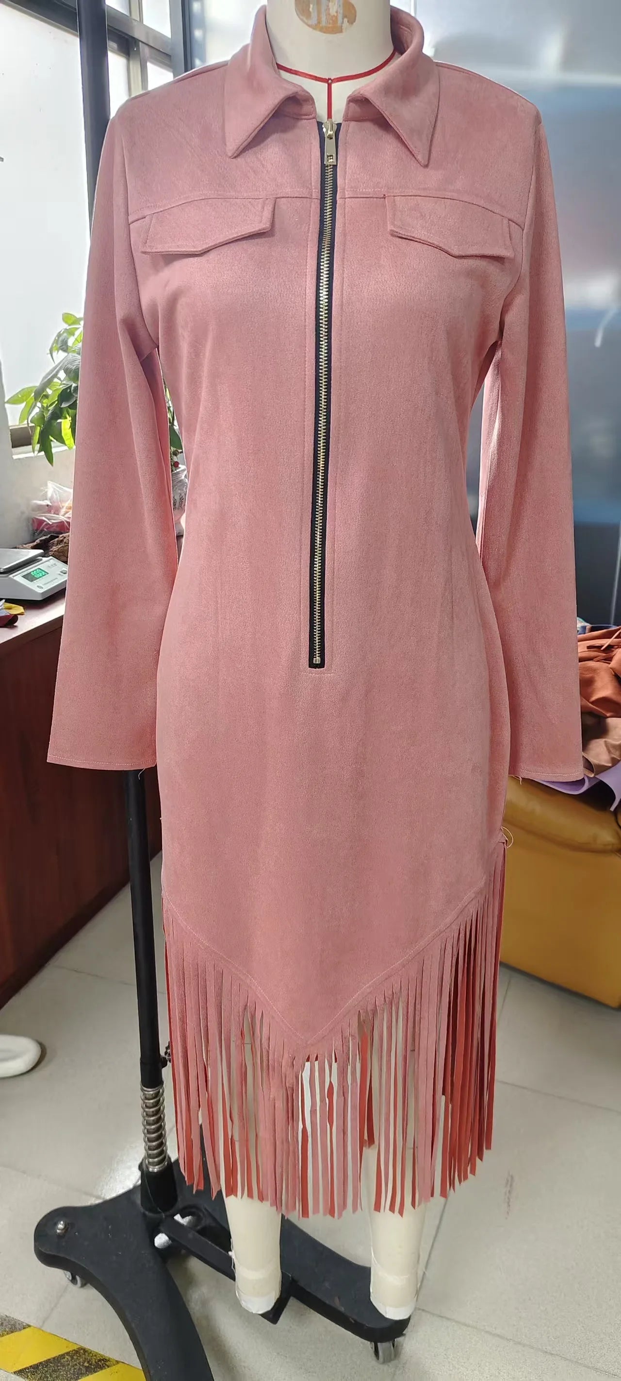 Vestido Largo Premium Efecto Ante con Flecos - Elegante Vestido Maxi de Manga Larga con Cremallera