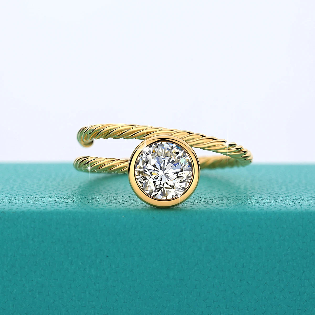 Anillo de Oro 14K con Moissanita 1ct - Diseño Trenzado Elegante