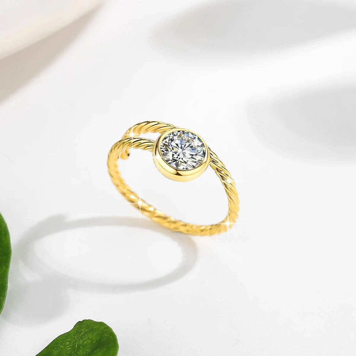 Anillo de Oro 14K con Moissanita 1ct - Diseño Trenzado Elegante